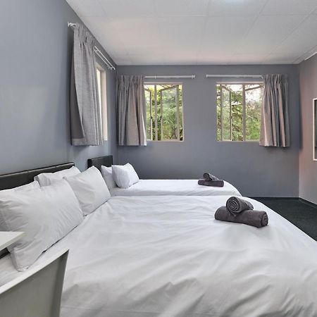 Inn & Out Sandton Johannesbourg Extérieur photo